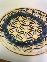 Charger l'image dans la galerie, Bracelet CYANITE BLEUE 6mm