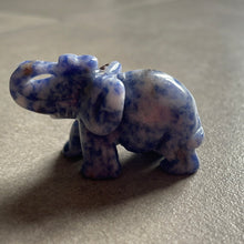 Charger l&#39;image dans la galerie, Éléphant « SODALITE »
