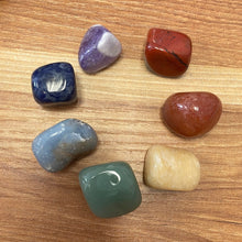 Charger l&#39;image dans la galerie, Sac en jute avec pierres des « 7 chakras »
